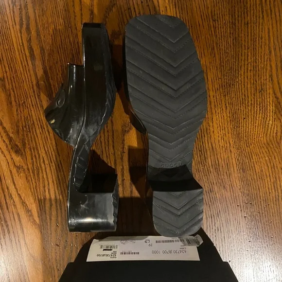 GUCCI WOMEN’S RUBBER SLIDE SANDAL - Picture 3 of 4